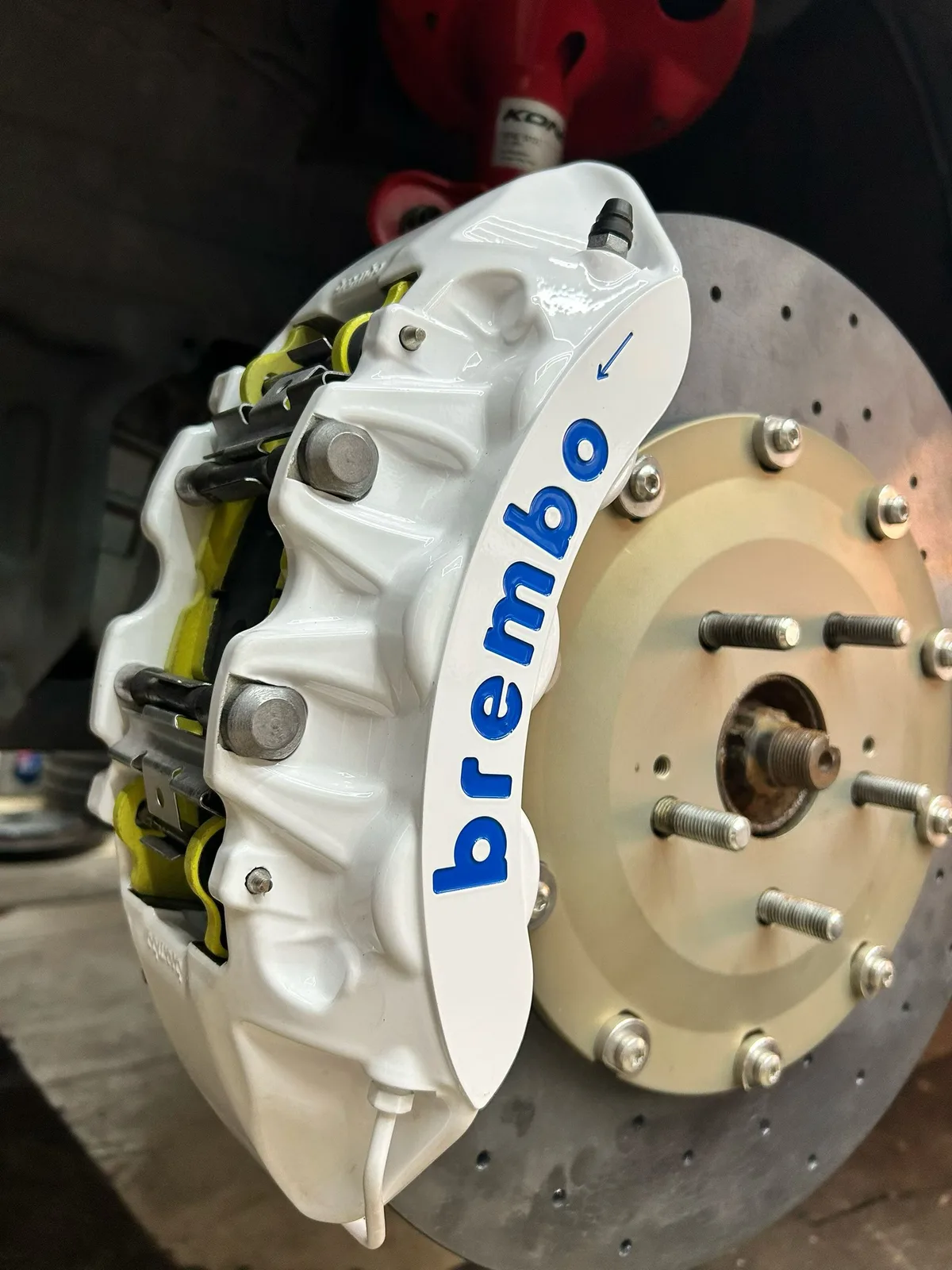 400mm carbon-ceramic front rotor installed on Toyota Alphard 30 series hub