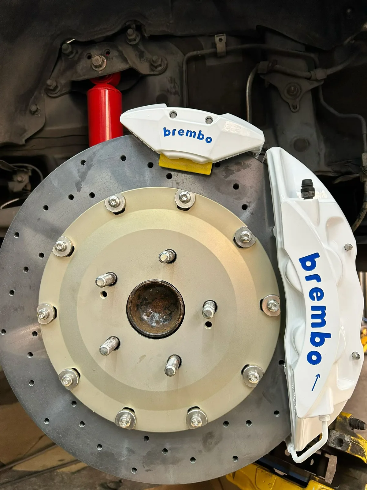Rear 380mm carbon-ceramic rotor with 4+1 setup installed on Toyota Alphard 30 series