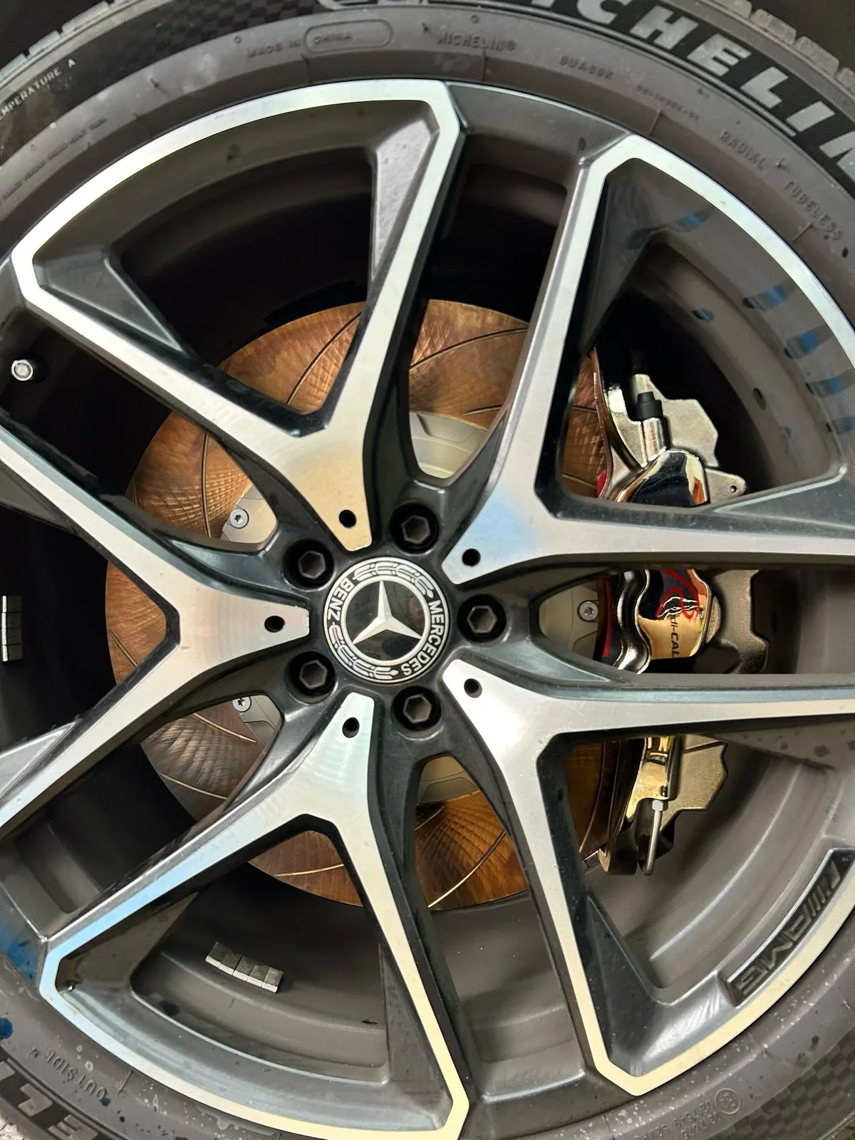 Mercedes-Benz GLE factory 21-inch wheel with 410mm VINIC rotor paired with AP8520 6-piston caliper