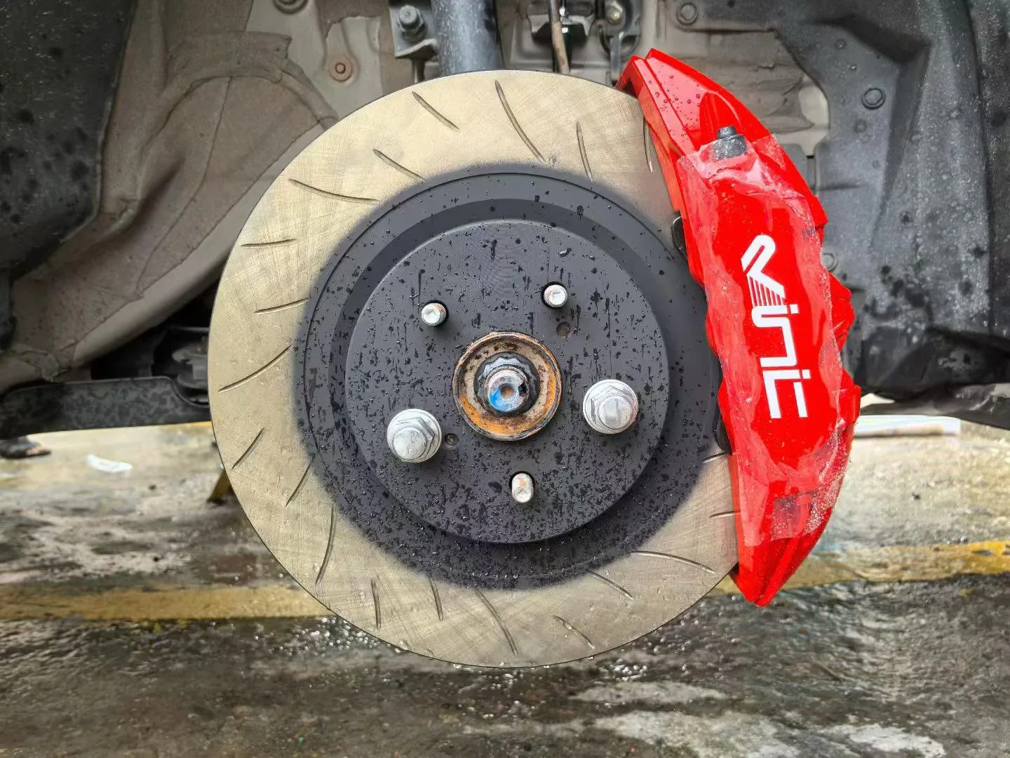 Red VINIC caliper and slotted rotor installed on Toyota RAV4