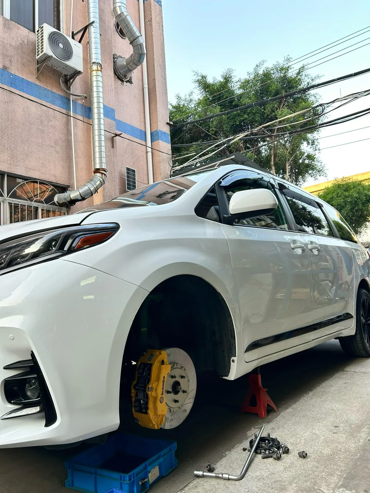 Toyota Sienna on lift during 355mm brake rotor install paired with Brembo 18Z caliper